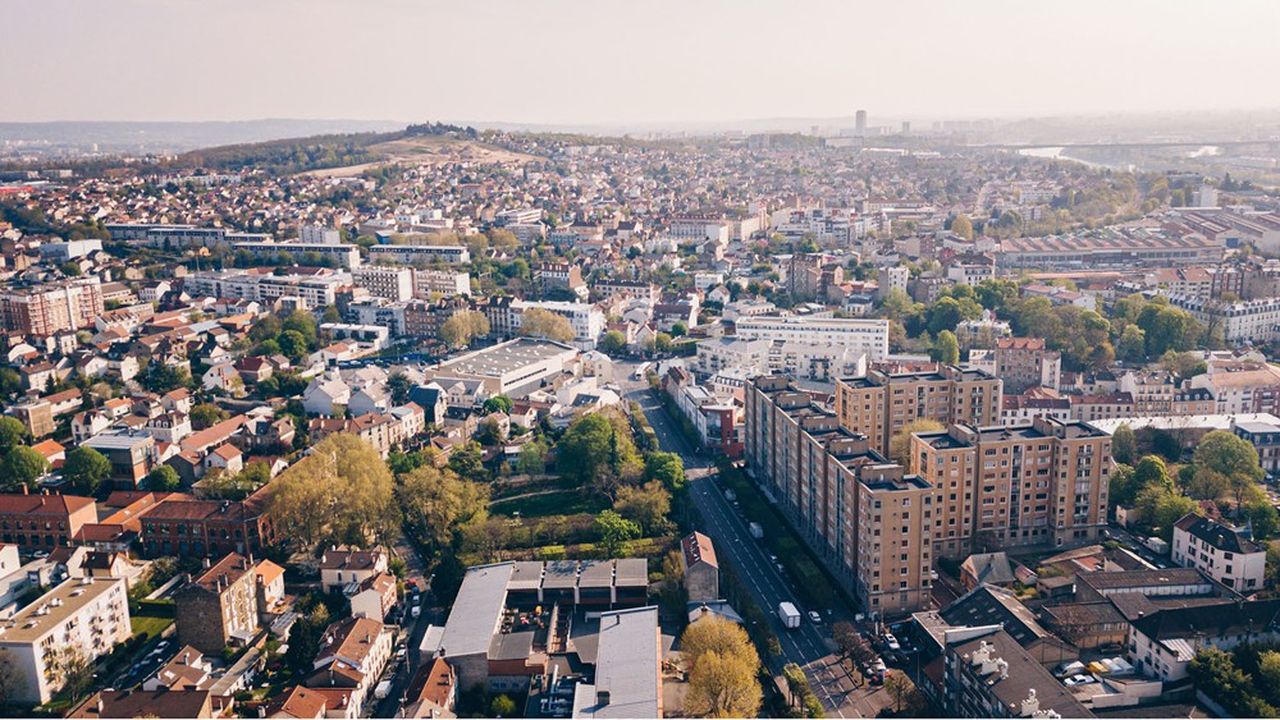 Vue aérienne d'Argenteuil le long de la Seine, plus grande ville du Val-d'Oise