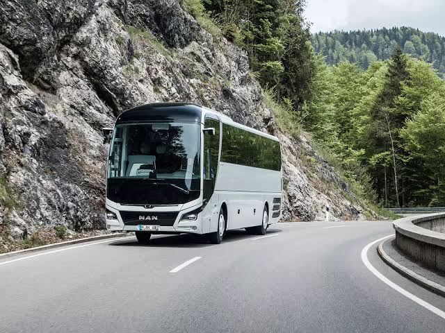 Autocar de tourisme pour location avec chauffeur à Évry-Courcouronnes