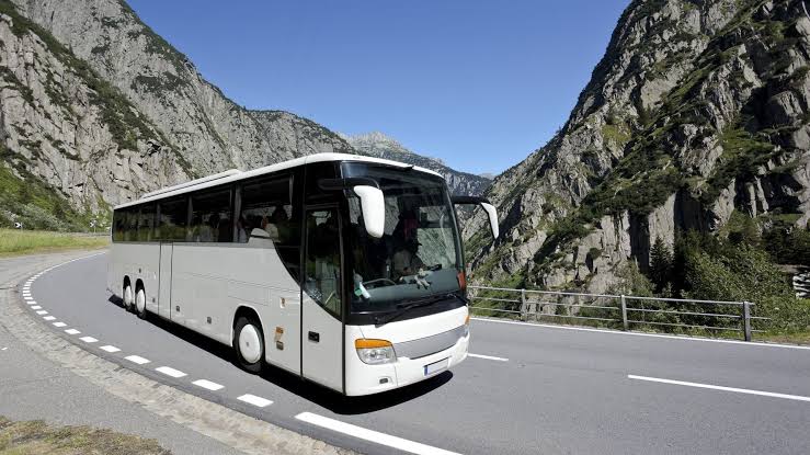 Autocar de tourisme pour location avec chauffeur à Meaux